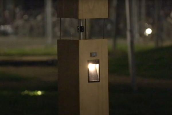 Architect ontwikkelt lantaarnpaal die eigen energie opwekt